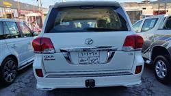تۆیۆتا لاند کروزەر